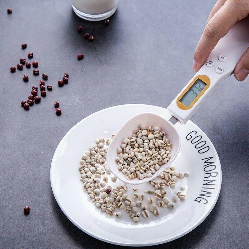 Kitchen scale weighing spoon